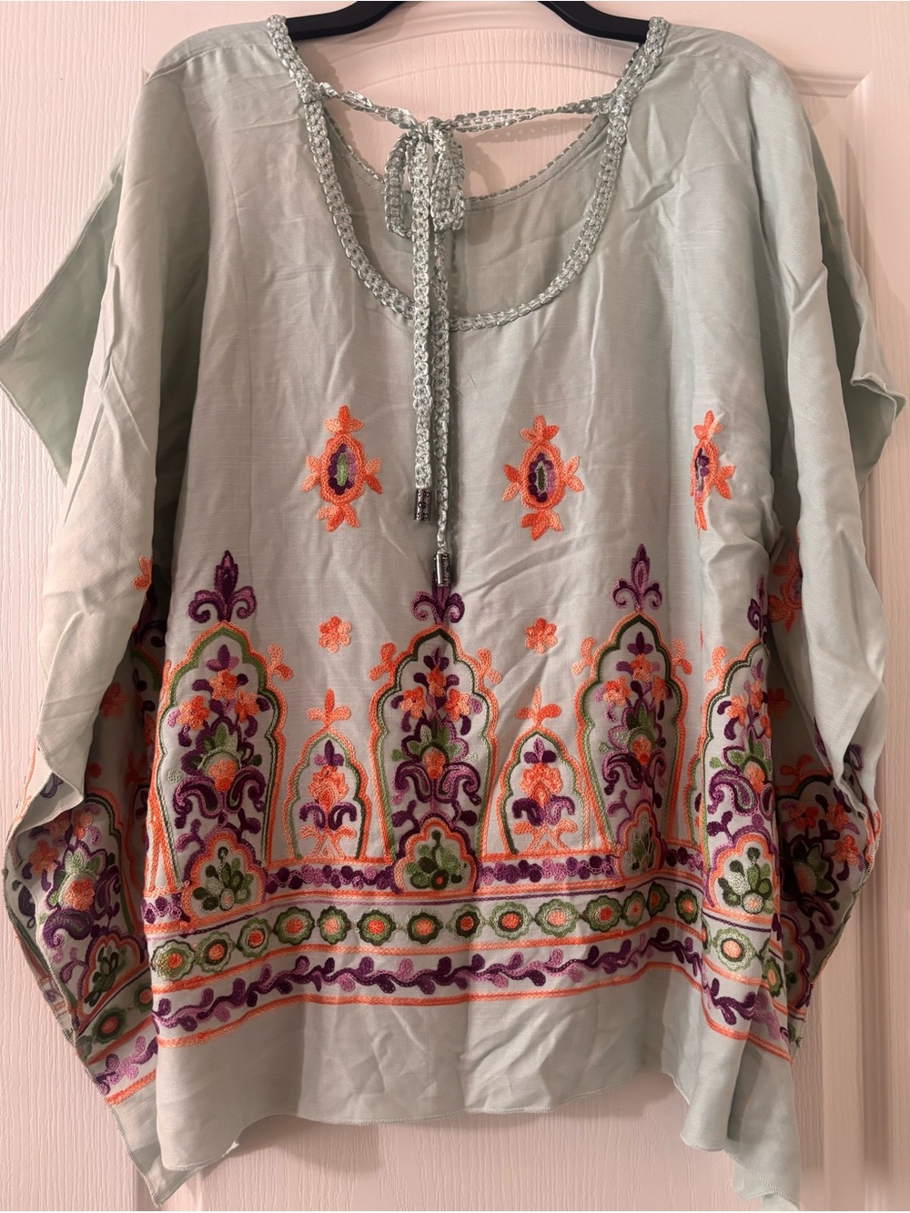 Easel Los Angeles Embroidered Boho Top – NWT - Picture 4 of 9